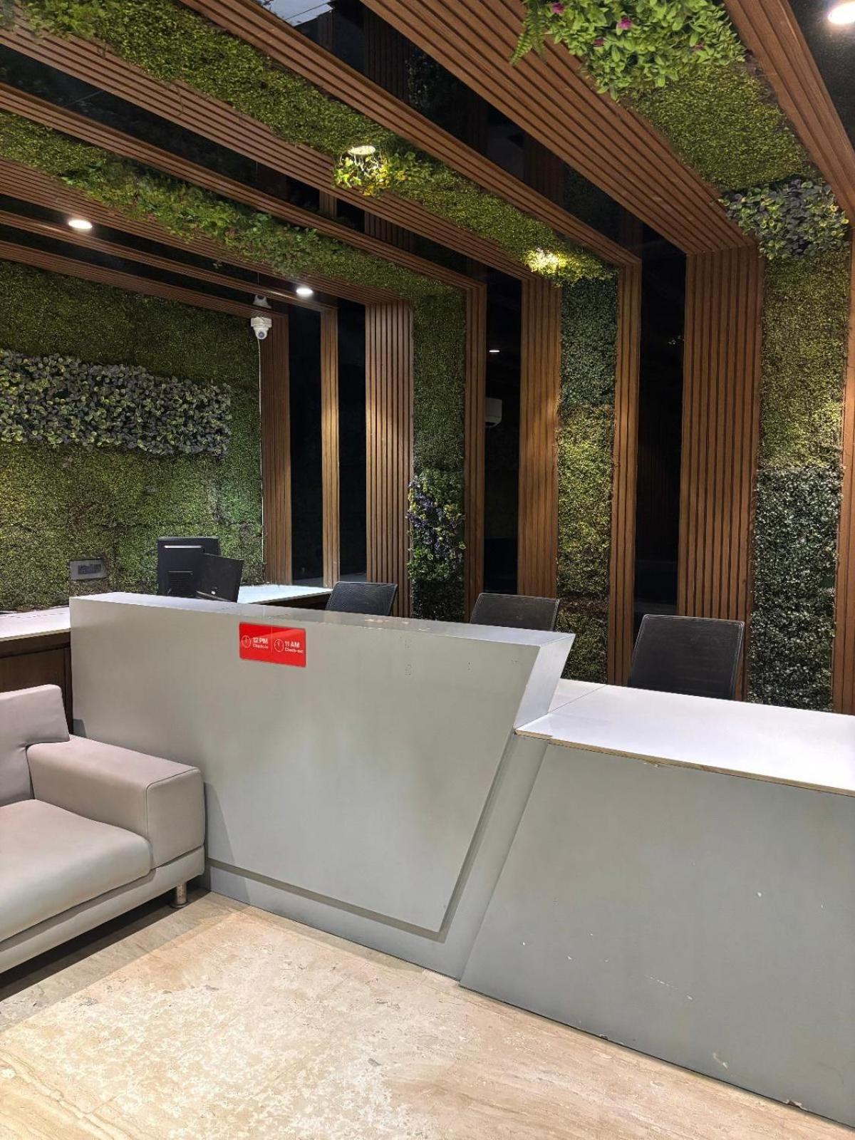 Hotel Elegant Inn Szúrat Kültér fotó